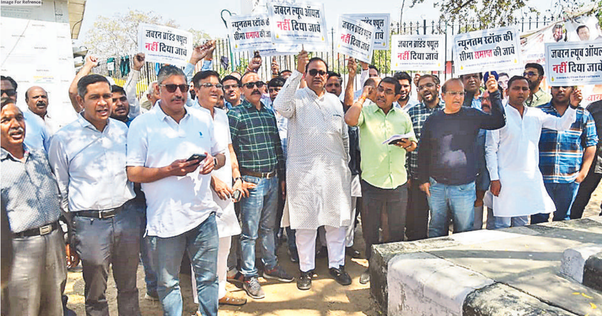 Petroleum dealers call off strike for seven days